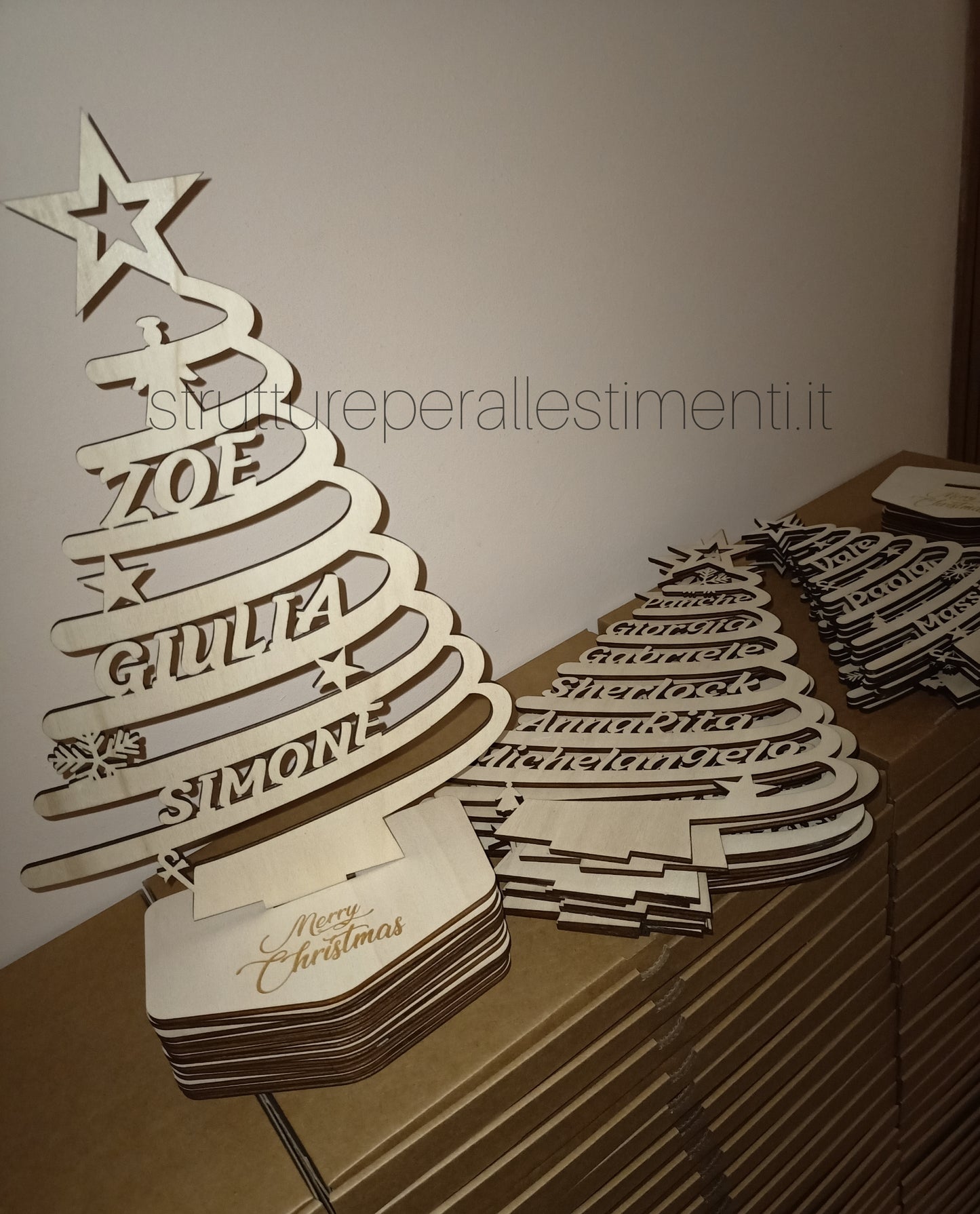 ALBERO DI NATALE IN LEGNO CON NOMI PERSONALIZZABILI