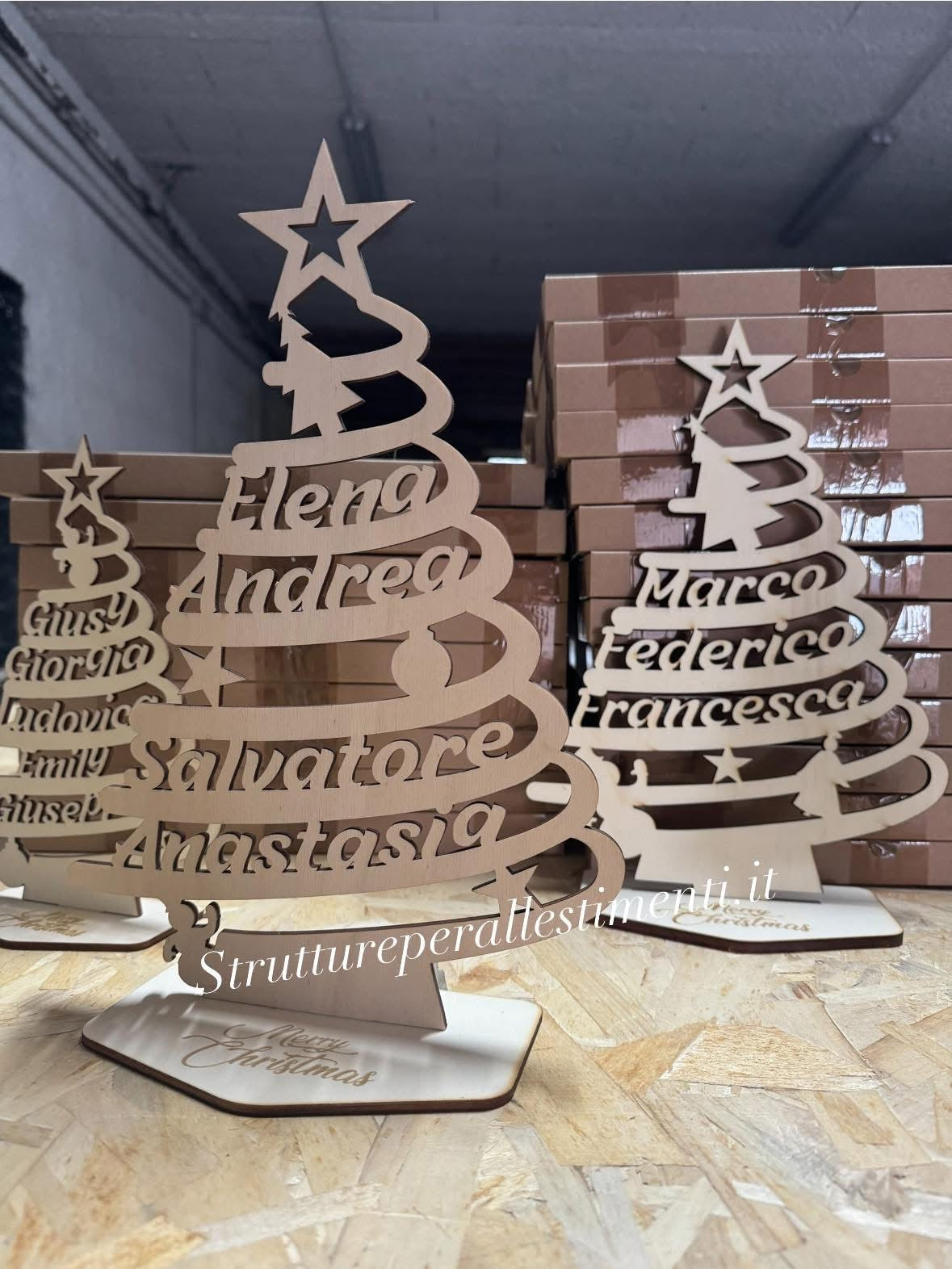 ALBERO DI NATALE IN LEGNO CON NOMI PERSONALIZZABILI