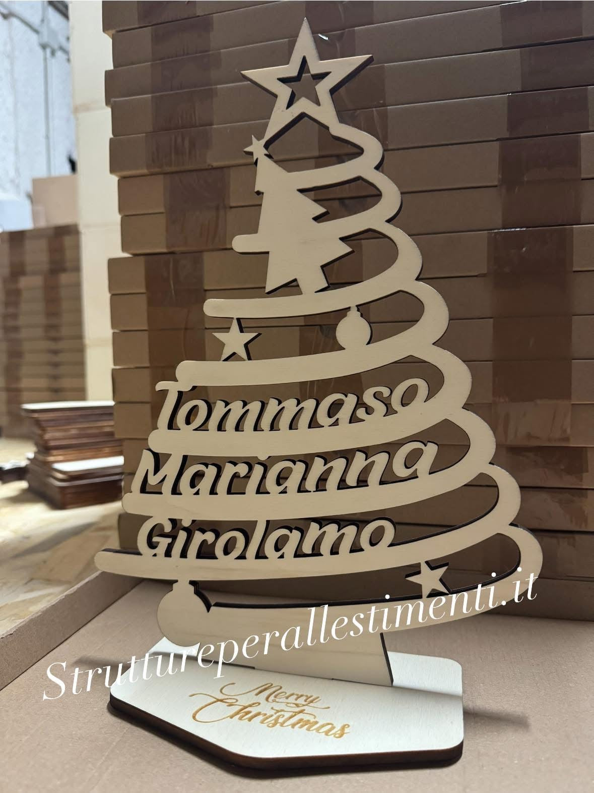ALBERO DI NATALE IN LEGNO CON NOMI PERSONALIZZABILI